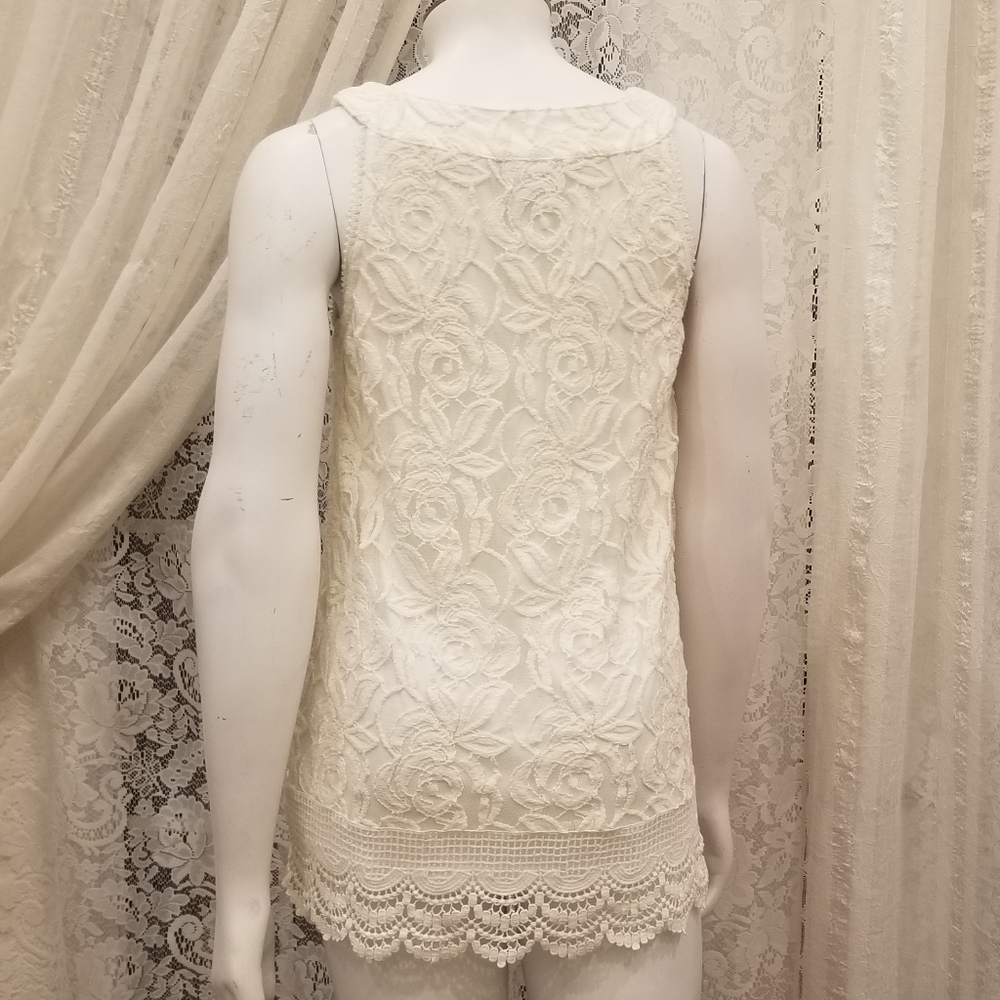 Lace - Picture 3 of 5